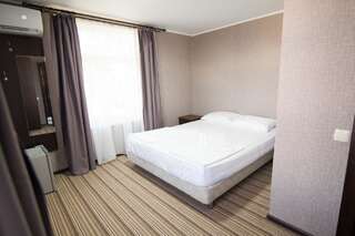 Отель Hotel Capri Сухум Улучшенный двухместный номер с 1 кроватью-3
